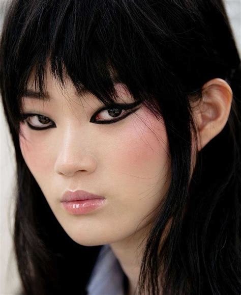 Trucco Chanel Cruise 2021 2022: tendenze beauty dal backstage